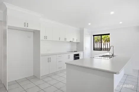 6 Murchison St, Pacific Pines, QLD 4211