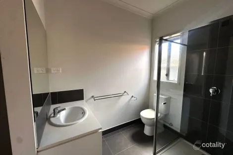 Property photo of 12 Starling Street Cranbourne East VIC 3977