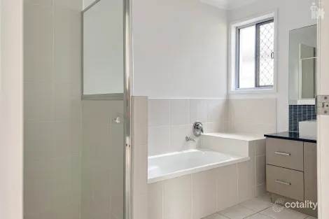 Property photo of 34 Endeavour Eli Waters QLD 4655