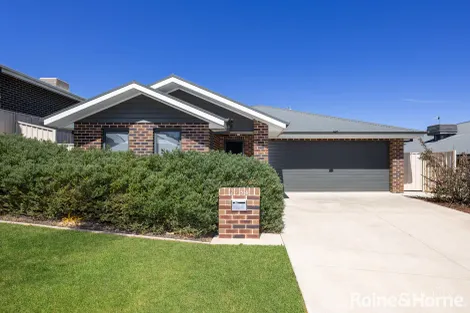 Property photo of 2/56 Ross Parkway Gobbagombalin NSW 2650