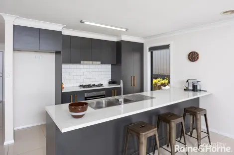 Property photo of 2/56 Ross Parkway Gobbagombalin NSW 2650