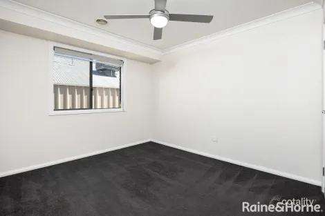 Property photo of 2/56 Ross Parkway Gobbagombalin NSW 2650