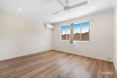 Property photo of 2/24 Faraday Crescent Pacific Pines QLD 4211