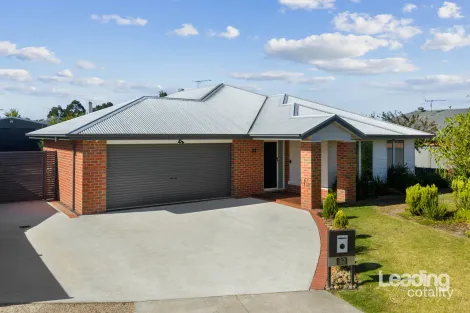 Property photo of 32 Triandra Avenue Romsey VIC 3434