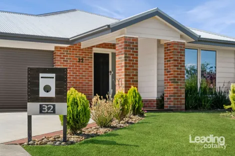 Property photo of 32 Triandra Avenue Romsey VIC 3434