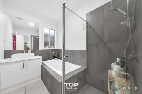 Property photo of 13 Integral Street Clyde VIC 3978