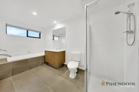 Property photo of 560 Brookfield Boulevard Mickleham VIC 3064