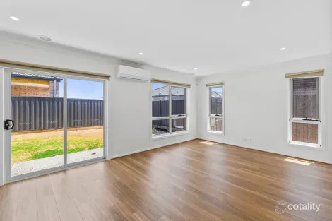 Property photo of 33 Tuff Street Werribee VIC 3030