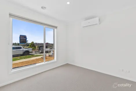 Property photo of 33 Tuff Street Werribee VIC 3030