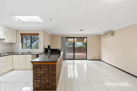 Property photo of 18 Cutter Crescent Beldon WA 6027