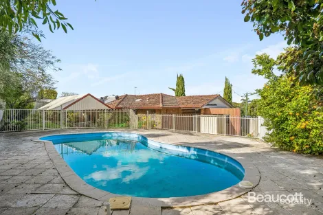 Property photo of 18 Cutter Crescent Beldon WA 6027