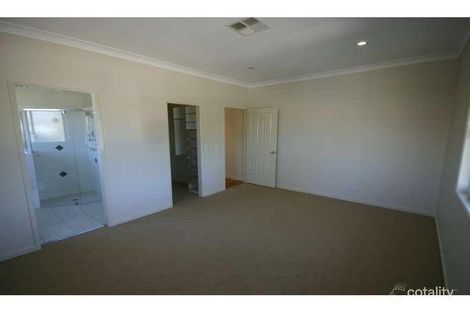 Property photo of 75 Drayton Terrace Wynnum QLD 4178