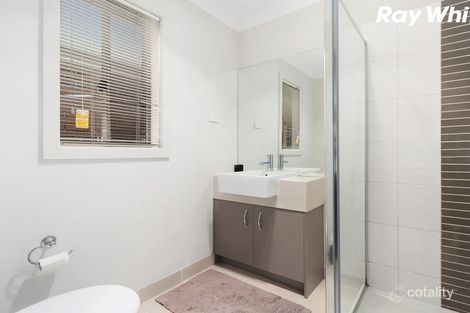 Property photo of 86 Fallingwater Drive Pakenham VIC 3810