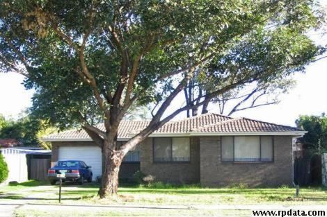 9 Christie St, Prairiewood, NSW 2176