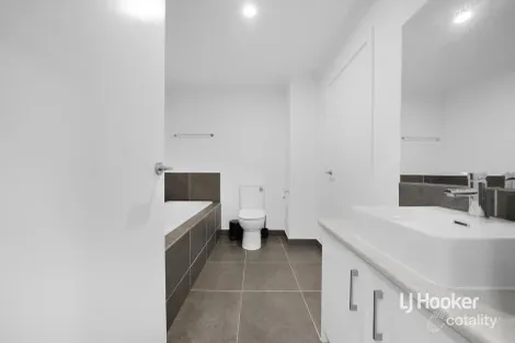 Property photo of 51 Normanby Boulevard Deanside VIC 3336