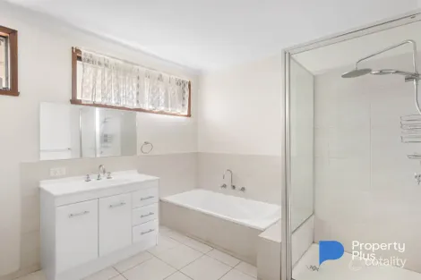 Property photo of 4 Robert Street Kangaroo Flat VIC 3555