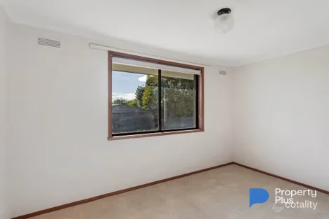 Property photo of 4 Robert Street Kangaroo Flat VIC 3555