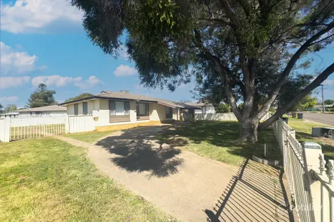 27 Sue Cres, West Tamworth, NSW 2340