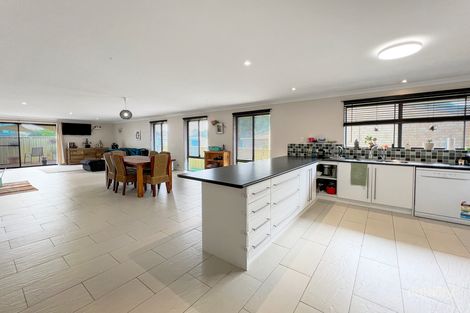 Property photo of 41A Katoomba Street Orana WA 6330