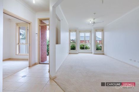 Property photo of 7 Cleland Way Caroline Springs VIC 3023