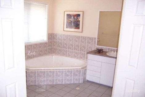 Property photo of 18 Regency Place Kenmore Hills QLD 4069