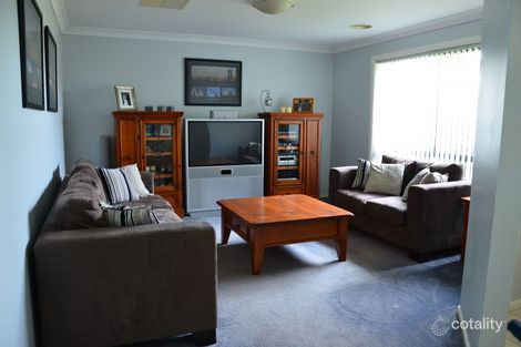 Property photo of 2 Yeomans Place Kooringal NSW 2650