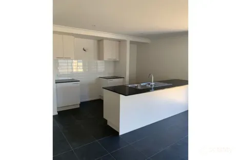 Property photo of 19 Folkestone Road Werribee VIC 3030