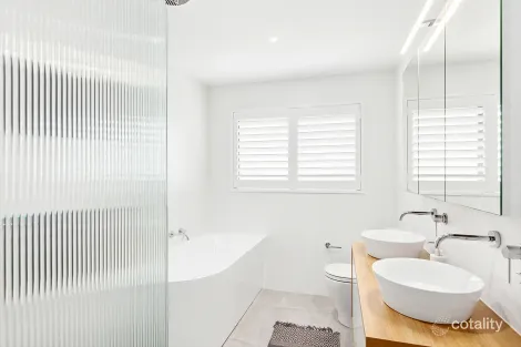 Property photo of 11 Edinburgh Circuit Wamberal NSW 2260