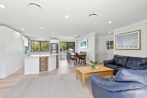 Property photo of 11 Edinburgh Circuit Wamberal NSW 2260