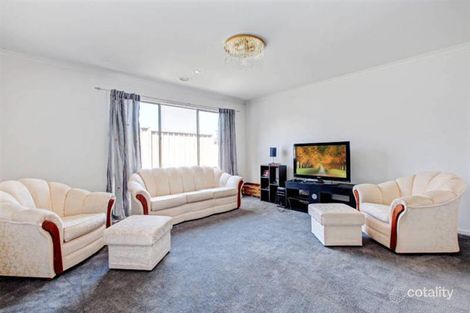 Property photo of 22 Hascombe Drive Caroline Springs VIC 3023