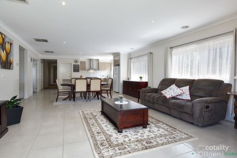 Property photo of 38 Monica Drive Drouin VIC 3818