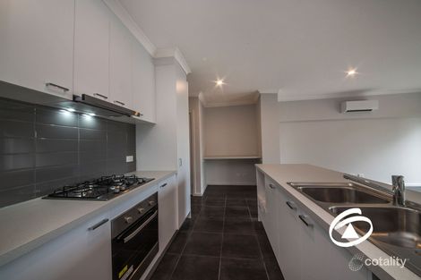 31/23 Atlantic Dr, Pakenham, VIC 3810