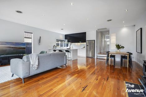 Property photo of 31 Holyrood Avenue Strathmore VIC 3041