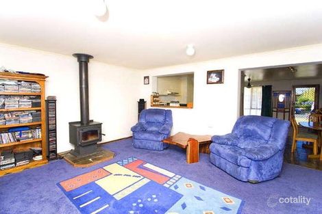Property photo of 8 Beacon Hills Crescent Craigieburn VIC 3064
