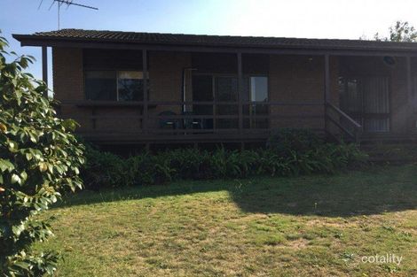 Property photo of 23 Mannering Drive Glen Waverley VIC 3150