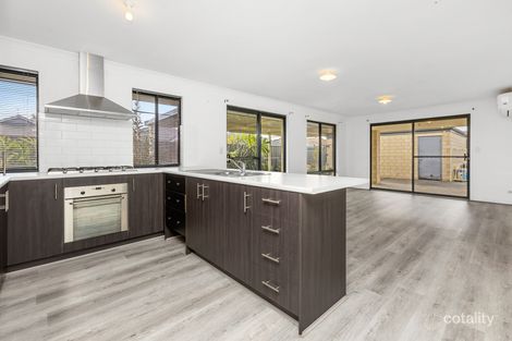 Property photo of 16 Manyleaf Link Banksia Grove WA 6031