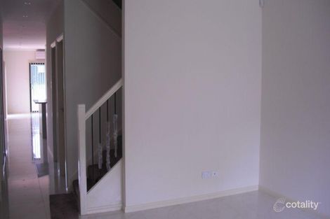 Property photo of 52 Pelargonium Crescent Macquarie Fields NSW 2564