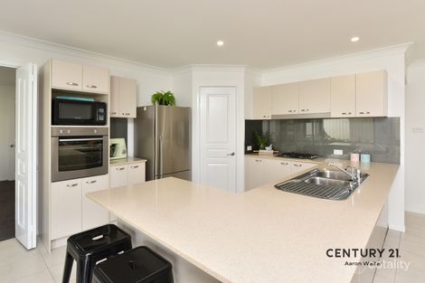 Property photo of 8 Lakeaire Circuit Cameron Park NSW 2285