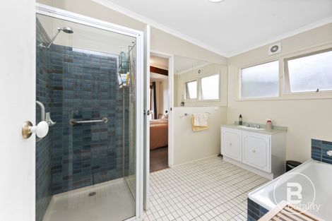 Property photo of 7 Samann Court Mount Clear VIC 3350