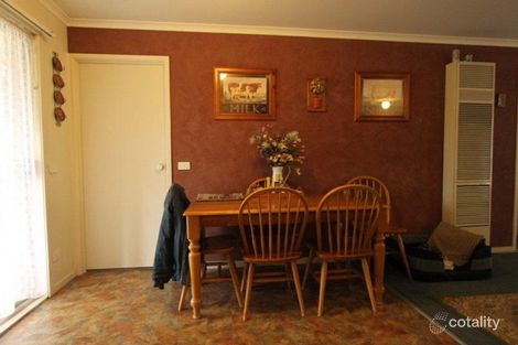 Property photo of 2 Ruffles Court Cranbourne West VIC 3977