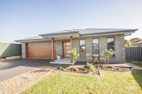 Property photo of 14 Sunningdale Close Dubbo NSW 2830