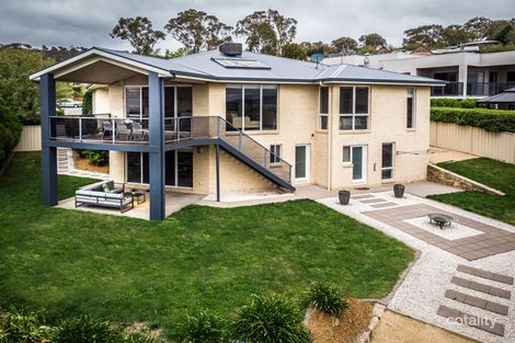 Property photo of 7 Grady Place Jerrabomberra NSW 2619