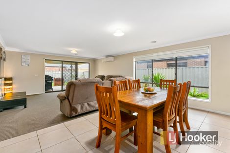 Property photo of 2 Beagle Street Cranbourne East VIC 3977