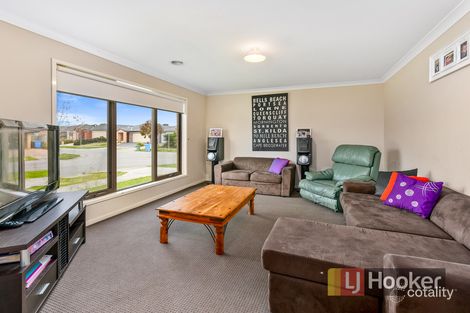 Property photo of 2 Beagle Street Cranbourne East VIC 3977