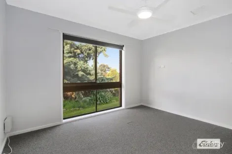 Property photo of 10 Arnold Place Wodonga VIC 3690