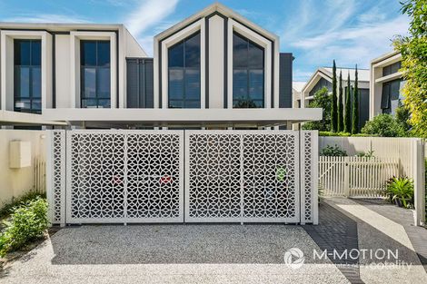 3 Lakeview Bvd, Mermaid Waters, QLD 4218