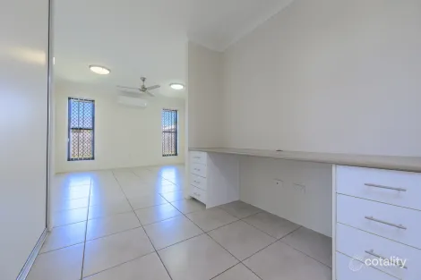 Property photo of 21 Bottlebrush Drive Kirkwood QLD 4680