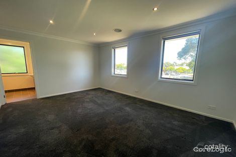 Property photo of 19 Crestview Close Roxburgh Park VIC 3064