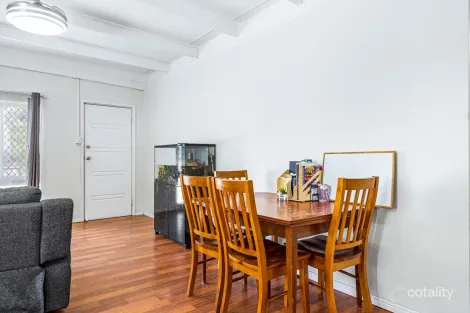 Property photo of 12 Green Road Regents Park QLD 4118