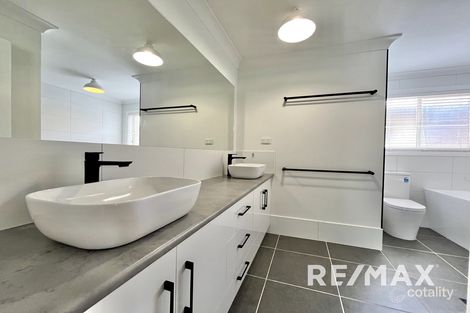 Property photo of 3 Kobi Place Glenfield Park NSW 2650